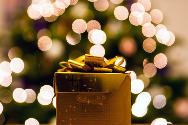 Fighting the Commercialization of Christmas | Houston Moms Blog