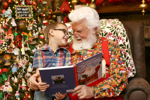 How We {Finally!} Told The Truth About Santa | Houston Moms Blog