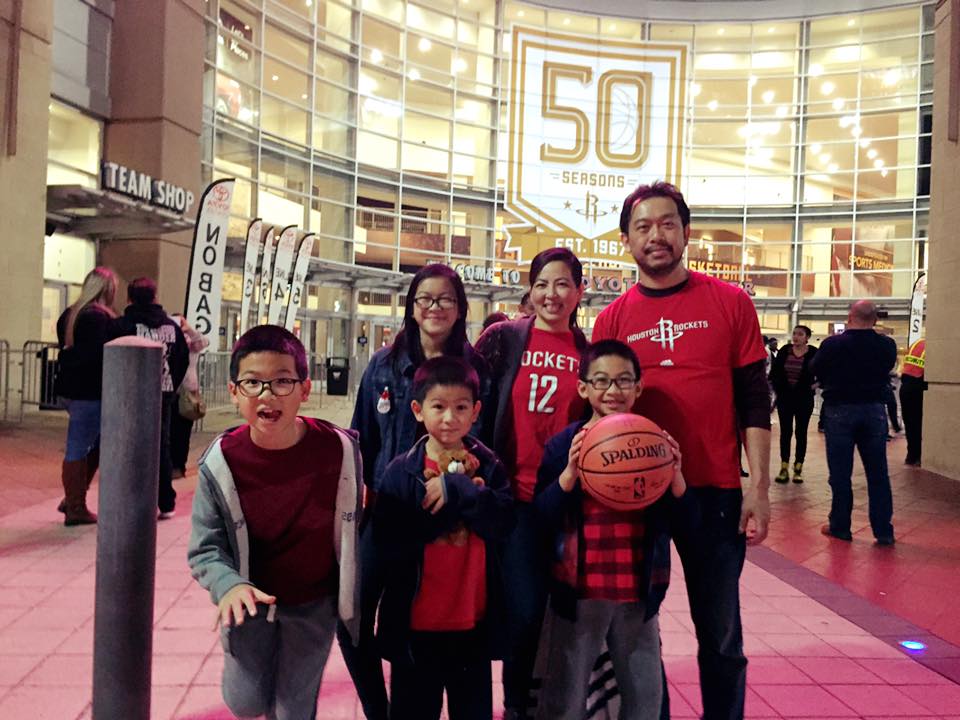 A family of 6 at a basketball game. 