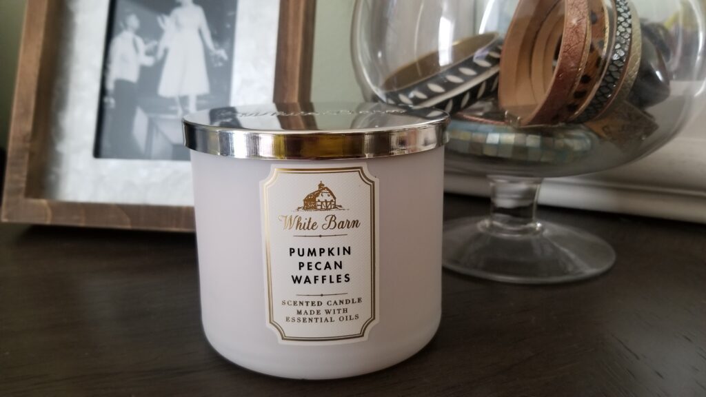 White Barn candle Pumpkin Pecan Waffle scent