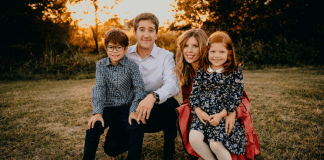 5 Tips for Styling Family Photos A photograph of a family of four pose for a family photo.
