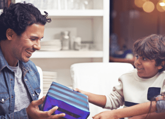 kids giving dad gift