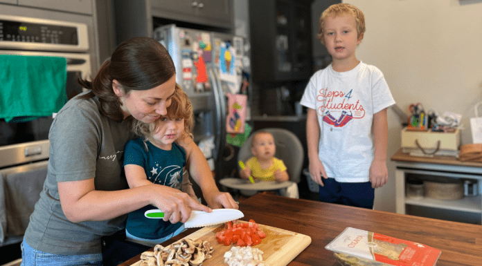 How I Quit Meal Planning: 5 Subscription Meal Kits For Busy Moms woman with kids in kitchen preparing dinner