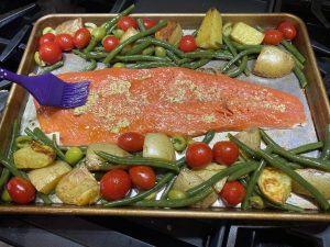 sheet pan of salmon, potatoes, green beans and tomatoes