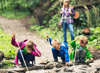 Ten Ways to Experience Nature in Houston This Year kids hiking