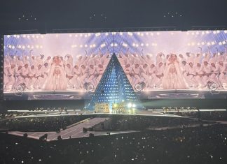When the Queen Came Home: A Houston Moms Reflection on Beyonce’s Cowboy Carter tour Picture of beyonce stage when she came to Houston