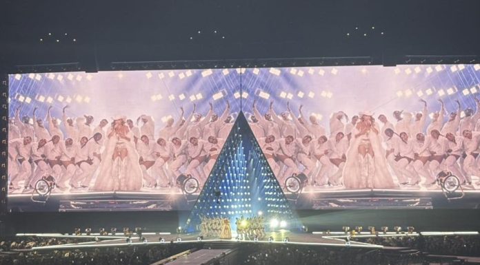 Picture of beyonce stage when she came to Houston