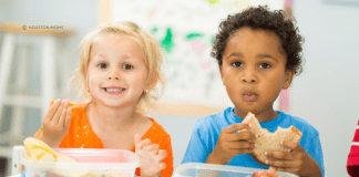 kids eating lunch at preschool