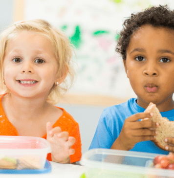 kids eating lunch at preschool