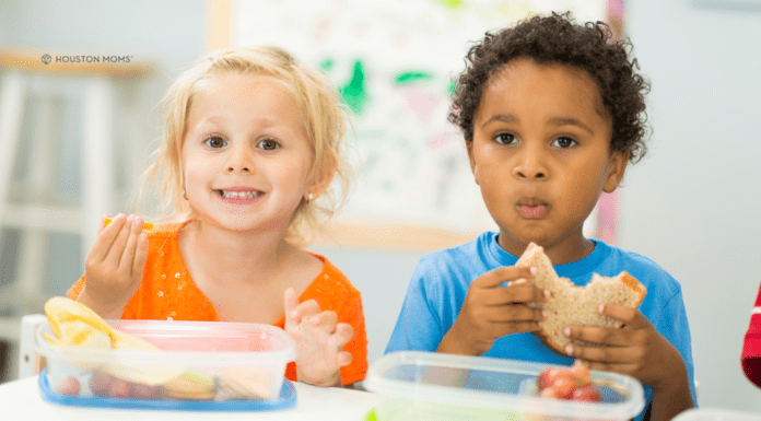All Prepped for Preschool: Must Haves for This School Year kids eating lunch at preschool