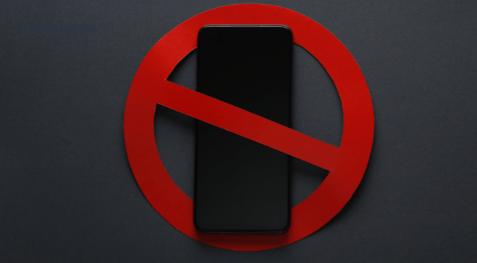 Texas Schools’ New Device Ban: What Parents are Saying and How to Navigate It cell phone with ban symbol over it