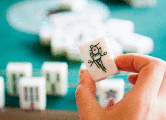 hand holding an American Mahjongg tile