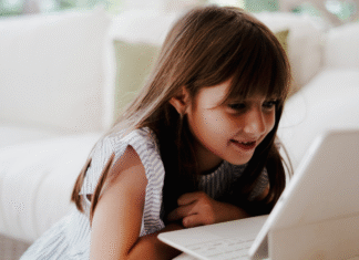 girl doing live Spanish classes on a tablet