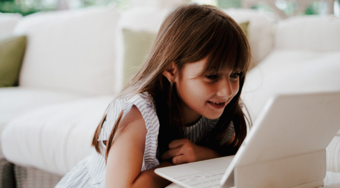 girl doing live Spanish classes on a tablet