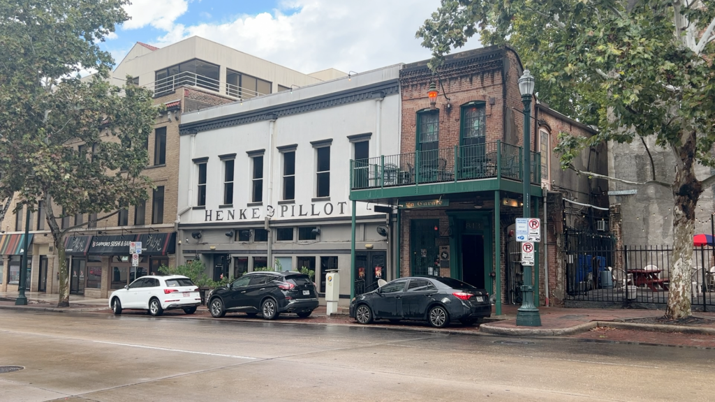 Exterior of La Carafe in downtown Houston